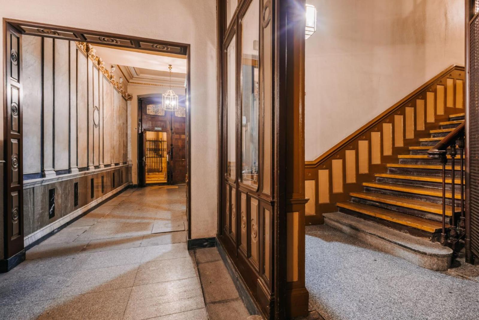 Stunning Apartment Near Gran Via Metro Madrid Exterior photo